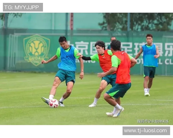 2017年重庆队与国安队激战回顾球迷心中难忘的经典对决