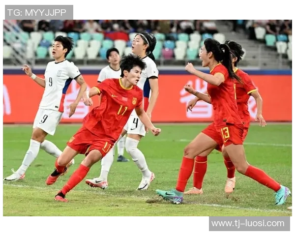 女足国家队备战奥运会，队员们积极备战，迎接挑战