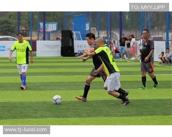 日韩高中生足球比赛精彩直播青春对决尽在眼前