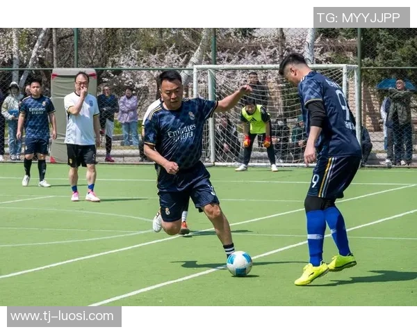 五人制足球比赛直播小孩精彩瞬间回顾与技巧分享