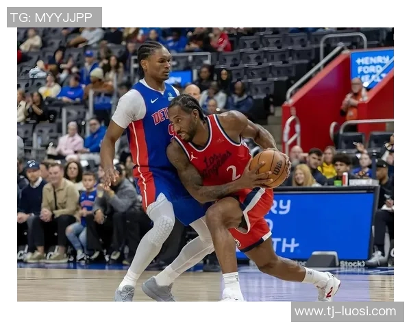 马刺与勇士季后赛第三场激战回顾球星表现与战术分析